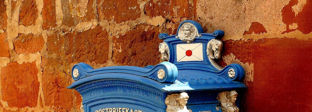 blauer Briefkasten