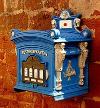 blauer Briefkasten