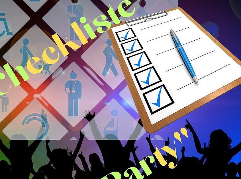 Checkliste Party schräg gelb geschrieben mit einem Piktogramm eines Klemmbrettes und im Hintergrund Umrisse feiernder Menschen
